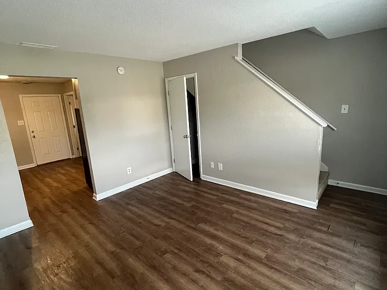 425 Homestead St #D — Photo 5