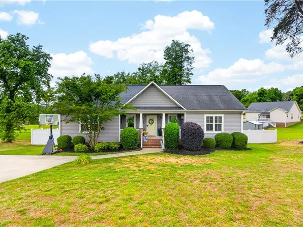 4319 Brown Oaks Rd, Randleman, NC 27317