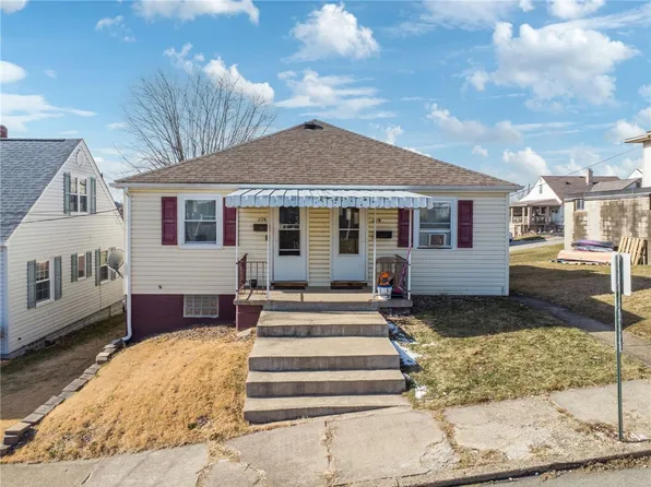 29 2nd St, Irwin, PA 15642