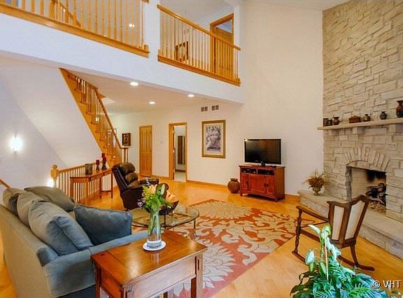 3rd image of 789 Manor Hill Pl