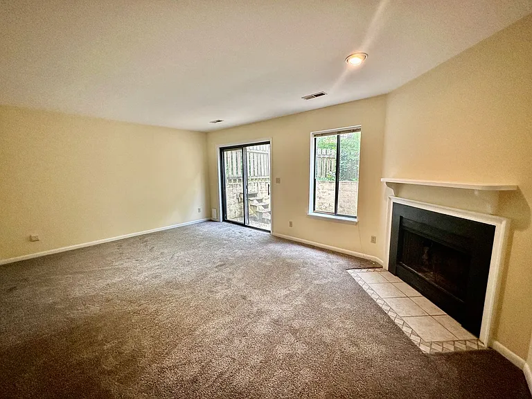 1209 Chatham Rdg — Photo 3