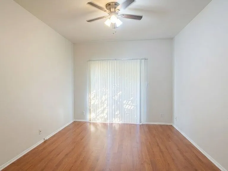 106 E 30th St #101 — Photo 7