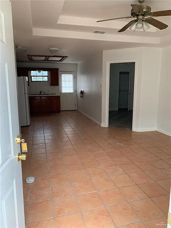 3 bed, 2.0 bath, 3780 sqft, $850 — Photo 3