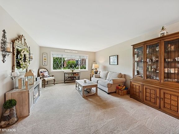 3rd image of 1293 Briarwood Ln