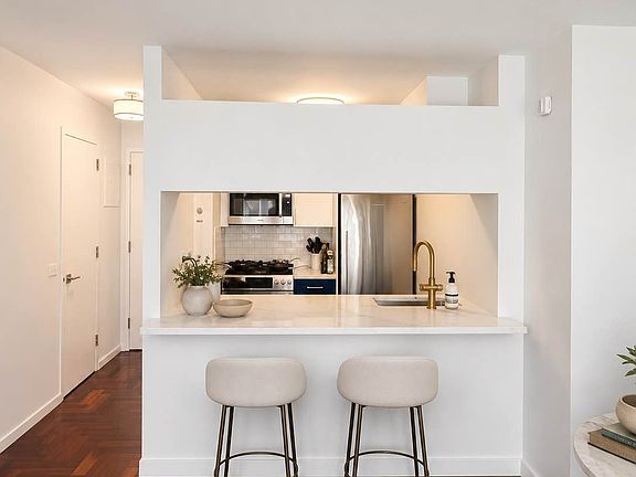 4th image of 2373 Broadway APT 407
