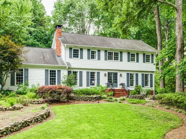 1733 Kellogg Springs Dr, Dunwoody, GA 30338