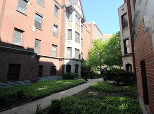 1109 Holly Ct APT 212, Oak Park, IL 60301