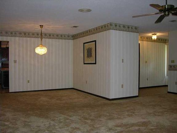 4th image of 2423 Wildwood Ct