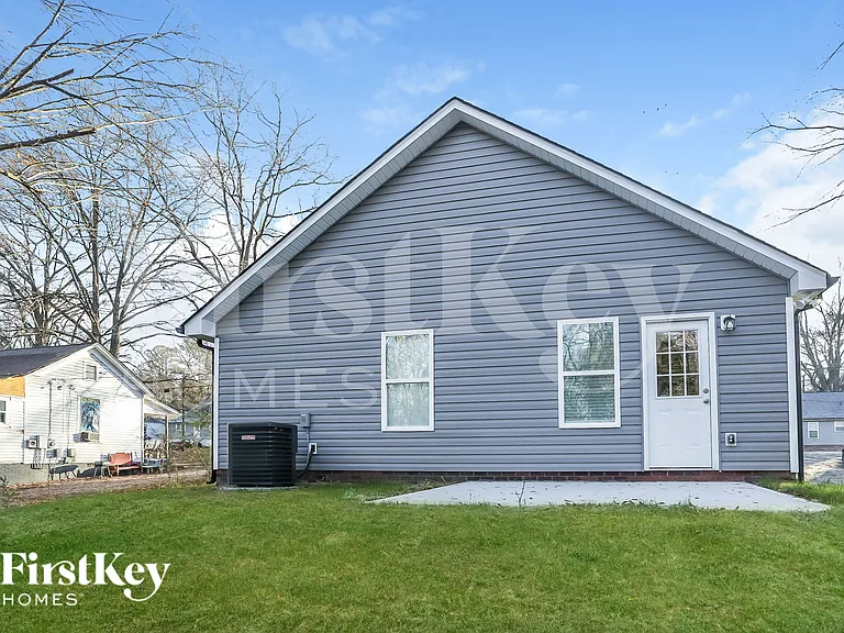 118 Akron Ave — Photo 14