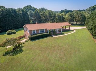 1048 La Wanna Dr, Newton, NC 28658