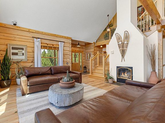 3rd image of 3336 Huckleberry Way
