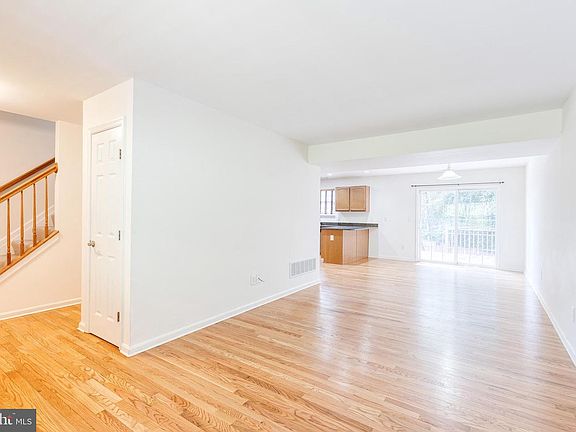 5th image of 901 8th St