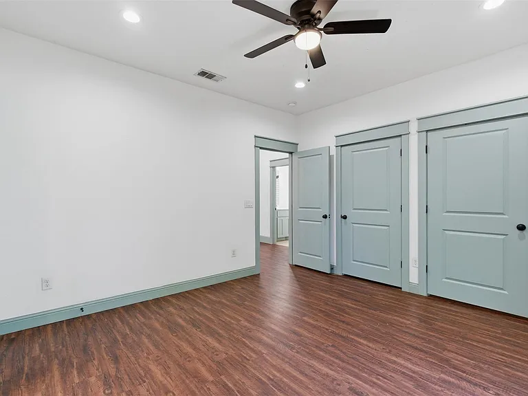 1731 W Elm St — Photo 11