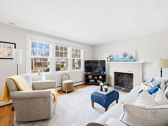 2nd image of 8 Freemont St