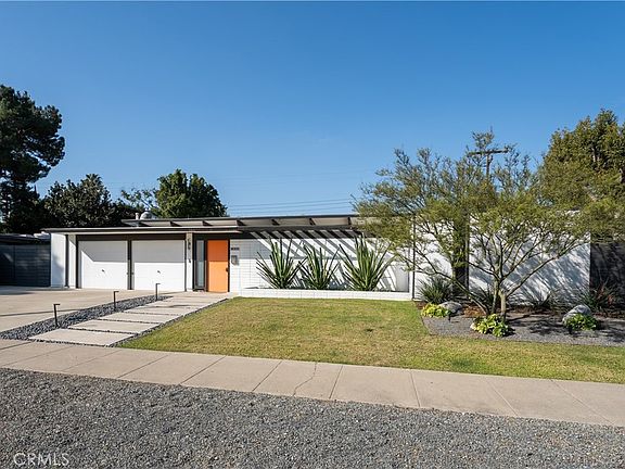 3rd image of 1830 N Ridgewood St