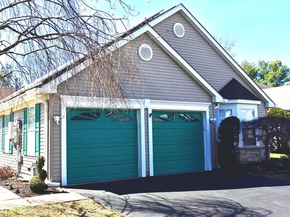 26 Skyline Dr, Lakewood, NJ 08701