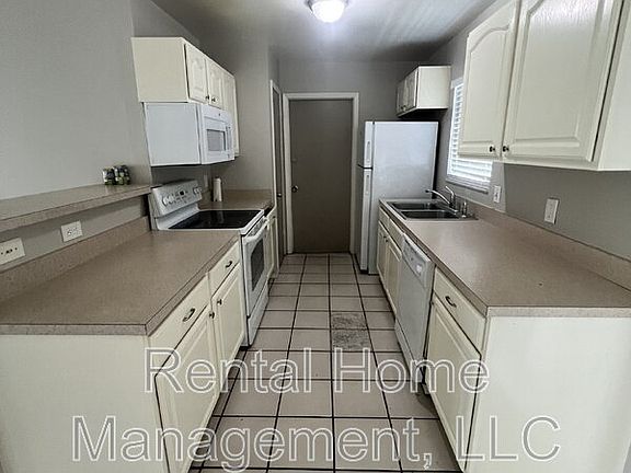 2nd image of 490 Kentucky Woods Ln W