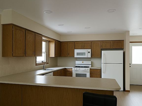 3rd image of 602 Nekoma Dr