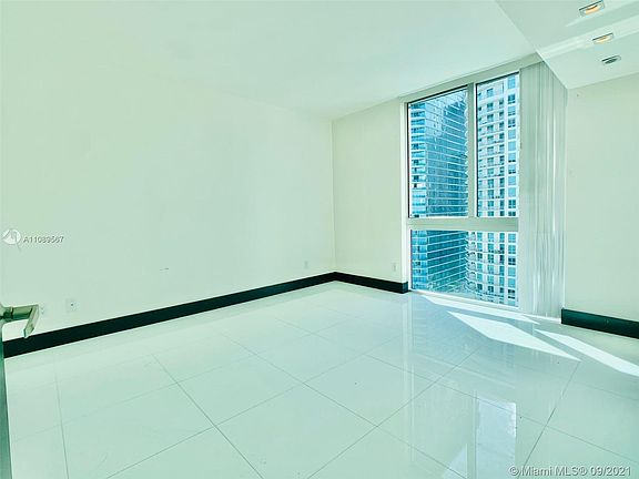 4th image of 325 Biscayne Blvd #3314