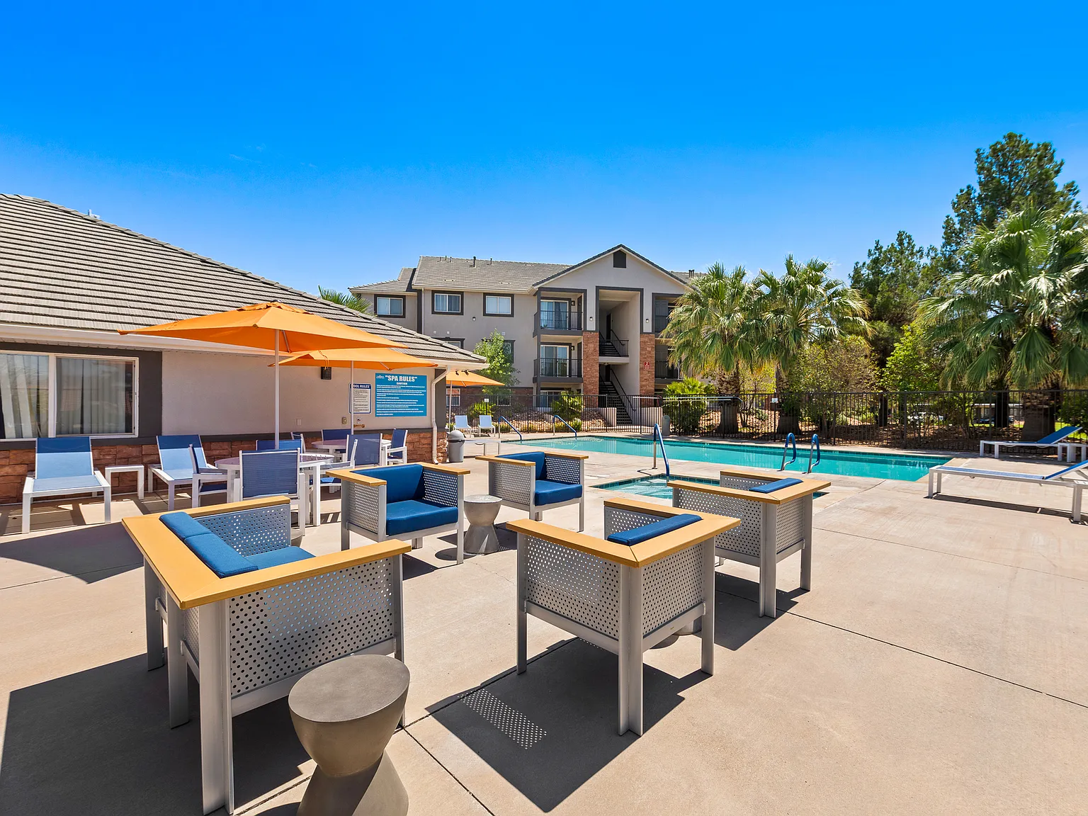 Oasis Palms — Photo 3
