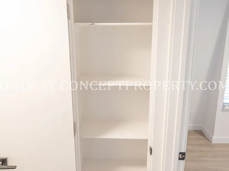 Avenue View Apartments — Photo 17