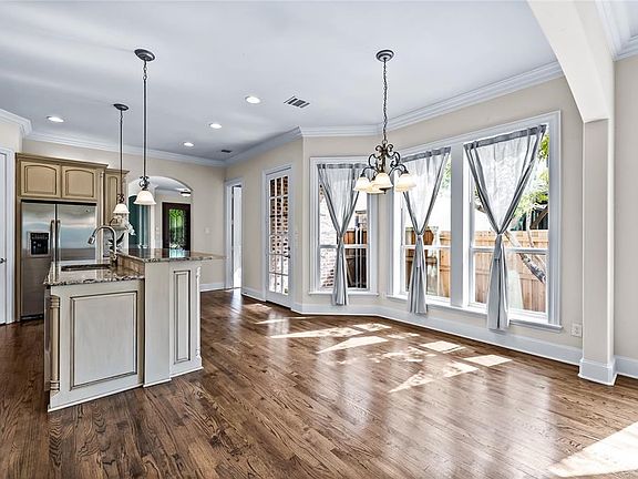 3rd image of 4409 University Blvd