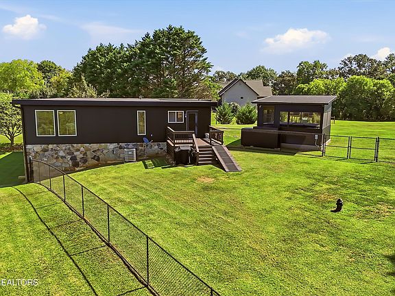 5th image of 683 Clearview Dr