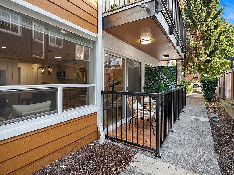 807 6th Ave N #1 — Photo 8