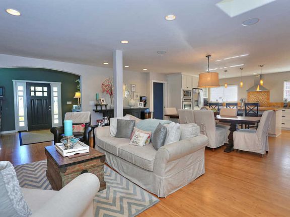 3rd image of 275 Cambridge Dr