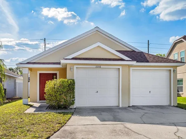 2208 Woods Edge Cir, Orlando, FL 32817