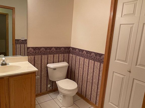 5th image of 6855 Woodland Ave Unit 204