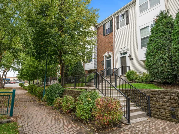 404 Village Pkwy, Circle Pines, MN 55014