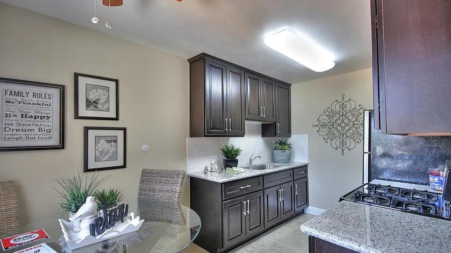 1186 Lincoln Boulevard — Photo 4