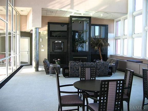 4th image of 10 Stewart Pl APT 8DW