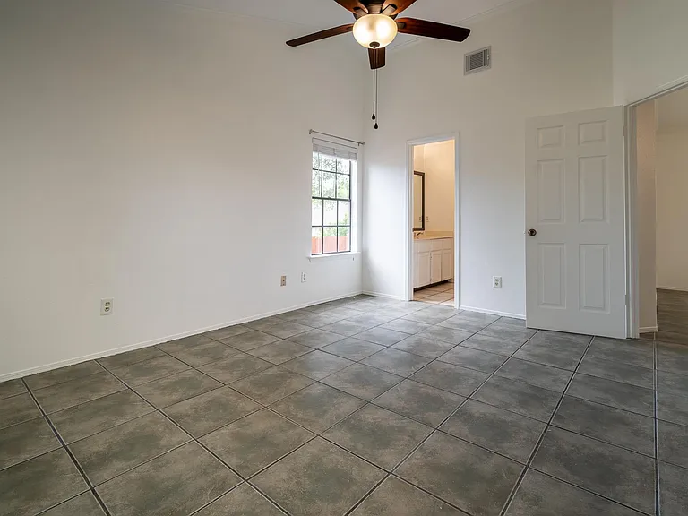 1601 Primrose Trl — Photo 8