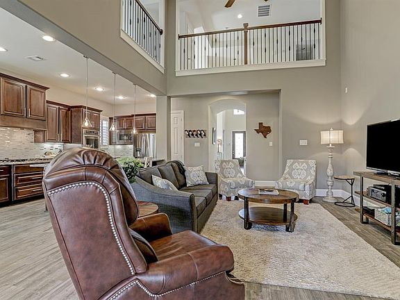 4th image of 17934 Pecan Bayou Ln