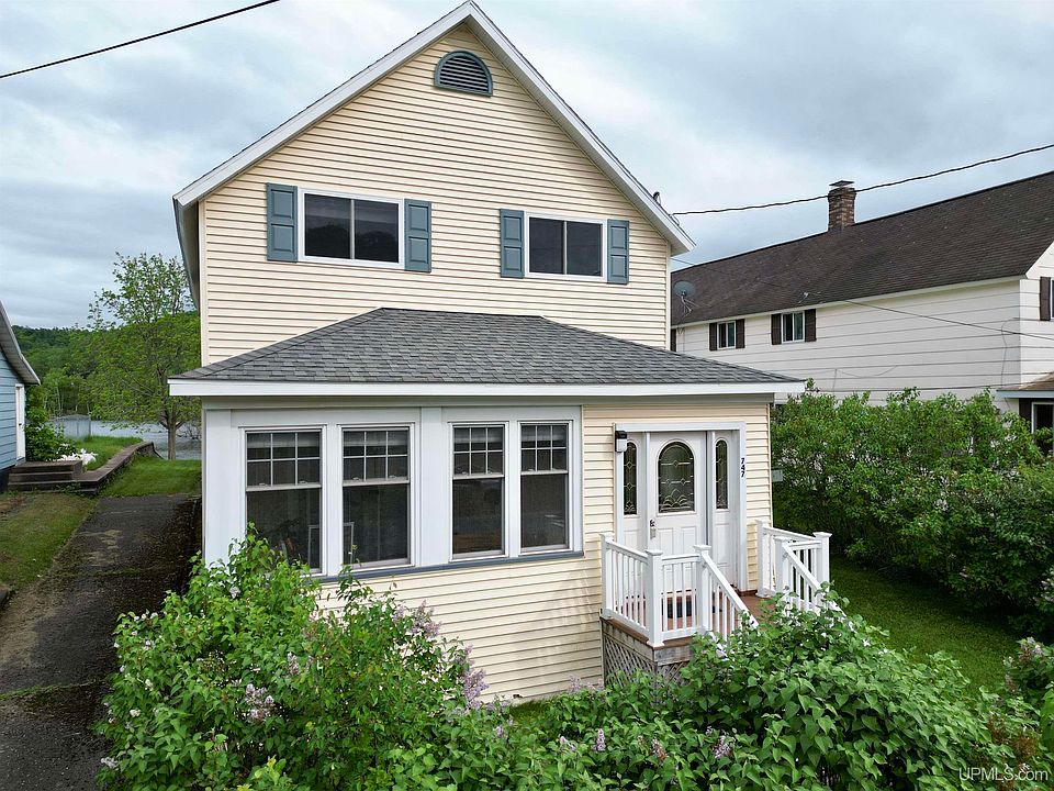 1st image of 747 S Pine St
