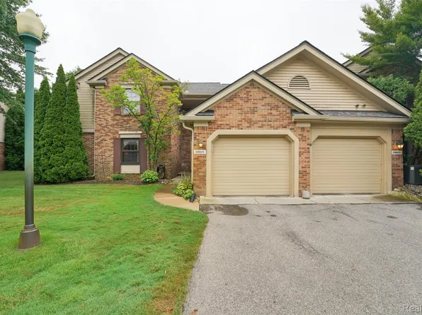 29823 Indian Trl #105, Farmington, MI 48331
