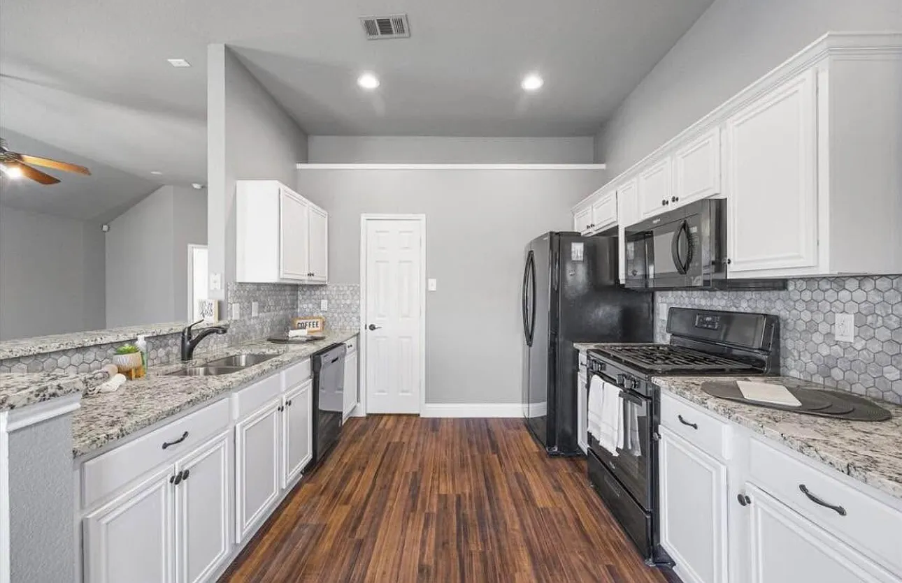 4 bed, 1494 sqft, $2,300 — Photo 4