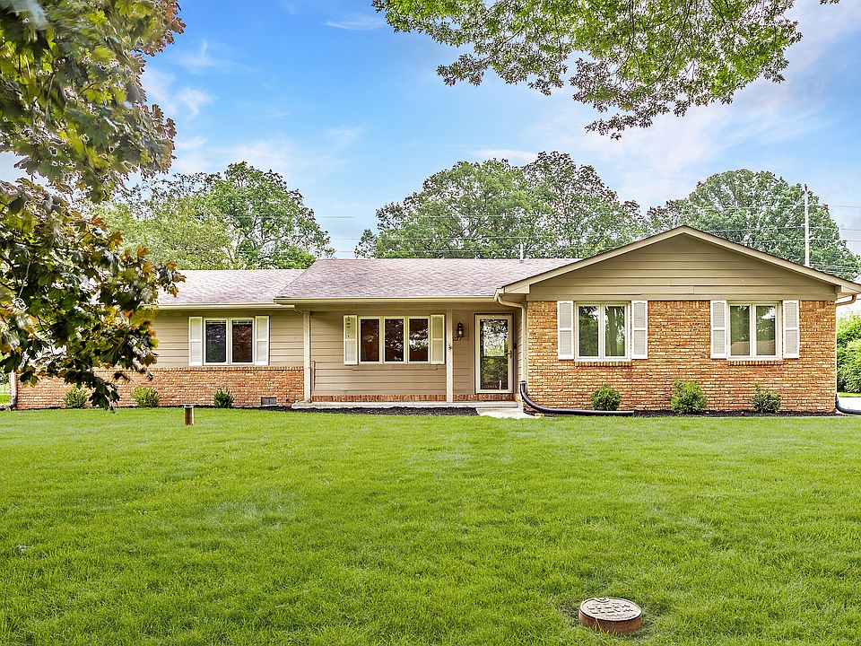 1st image of 2227 Woodland Trce