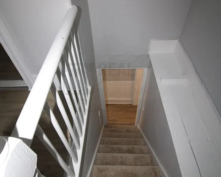 4 6th St #2 — Photo 4