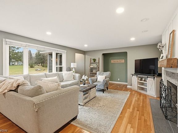 4th image of 11892 E Hill Dr