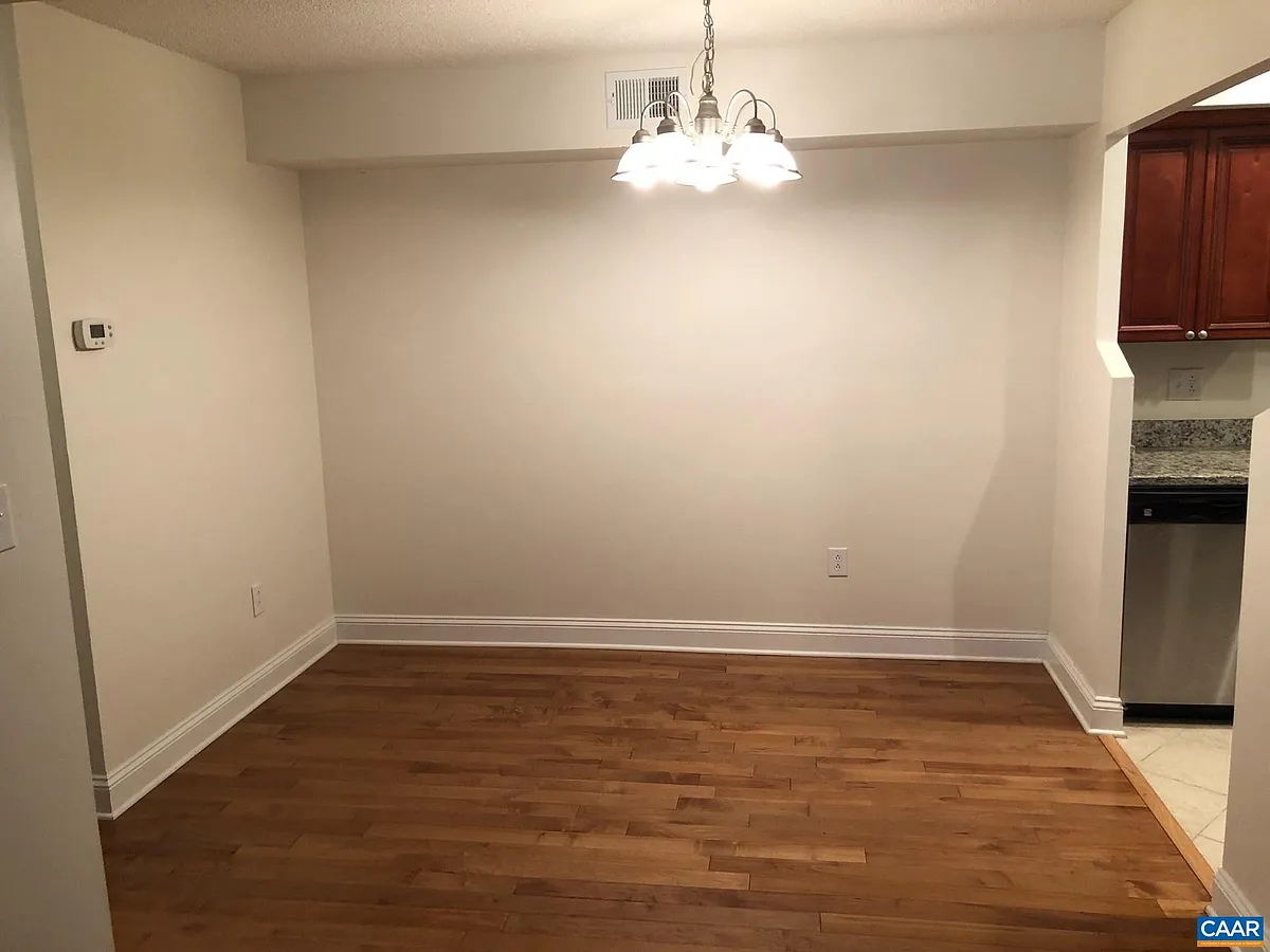 Building Photo - 114 Turtle Creek Rd #8