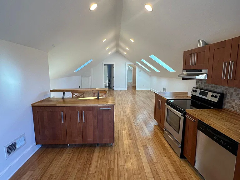 744 Saint Charles Ave NE #C — Photo 27
