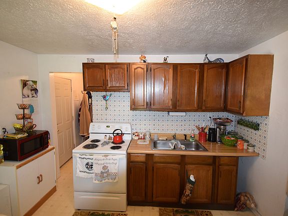 4th image of 2216 N Watt Ave