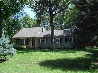 2111 Corlett Rd, Brighton, MI 48114