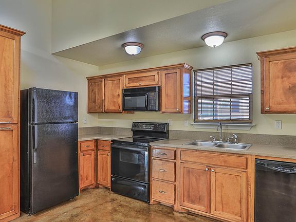 3rd image of 133 Meadow Park Cir