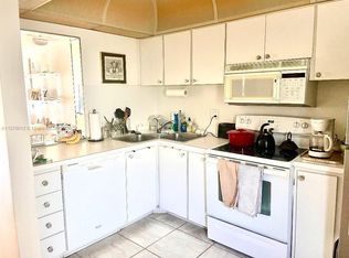 465 Paradise Isle Blvd APT 101, Hallandale, FL 33009