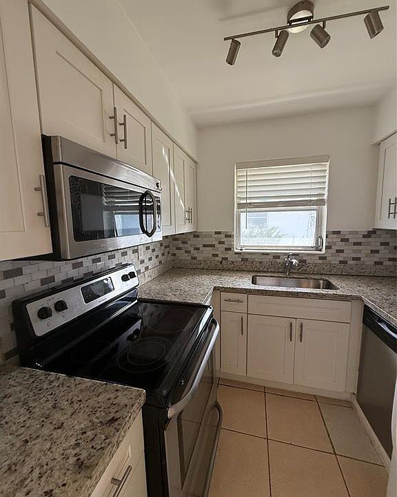 1st image of 237 SE Park St #2