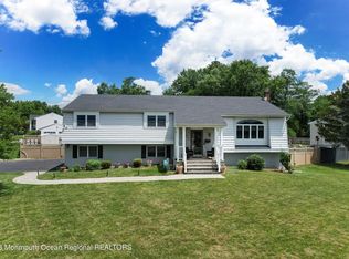 2 Woodstock Pl, Freehold, NJ 07728